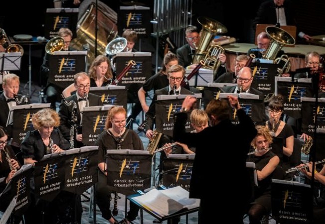 Harmoniorkestertræf i øst og vest